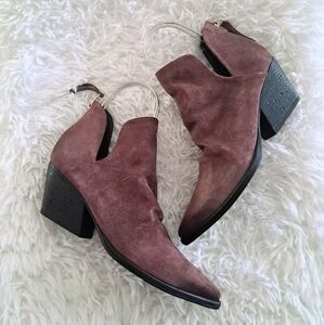 GOLO Tucson Ruched Ankle Bootie in Dromedary Vintage Suede Size 8.5 Fall